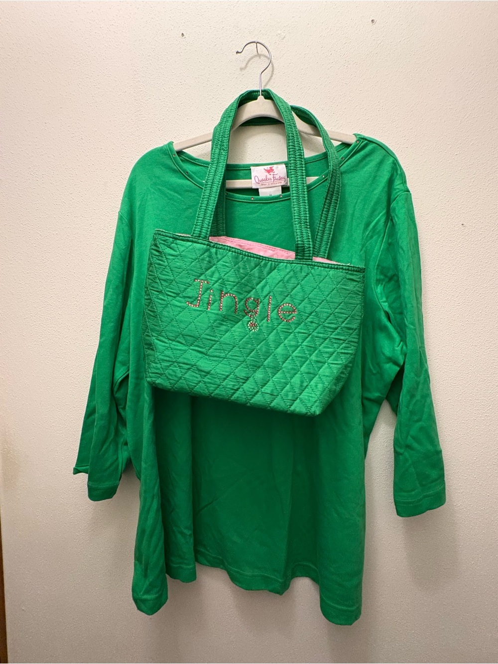 Quacker Factory Green Quilted Tote w/ 'Jingle' Embroidery, matching long shirt